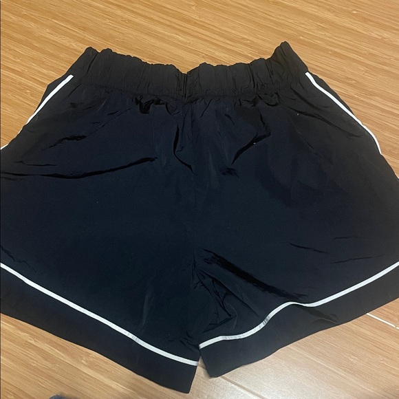 ALO Yoga Women's Black Shorts with White Trim - Picture 2 of 4